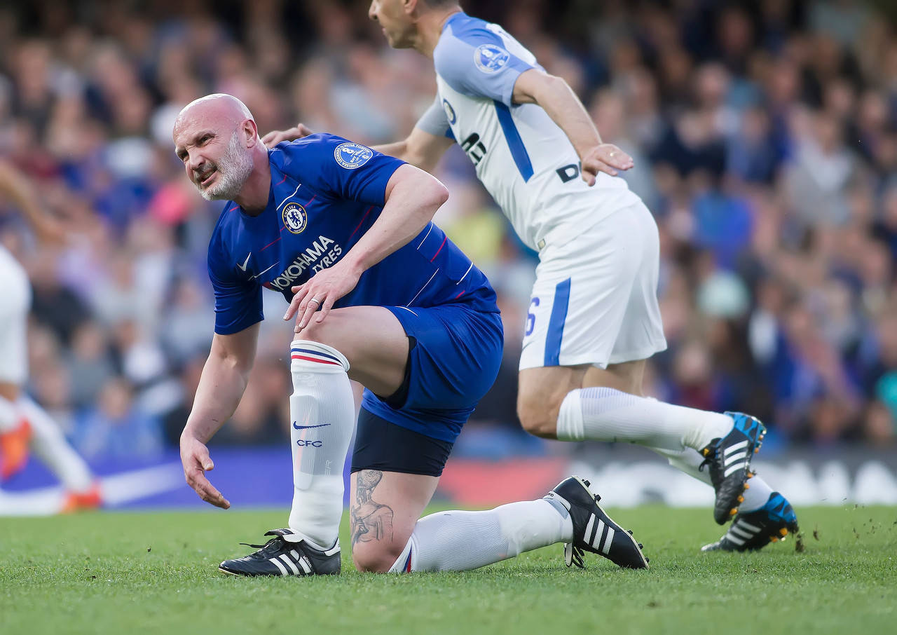 Ming在切尔西比赛中出色防守，大胜引发热议！